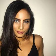 Danielle (@danielle.sandler)