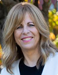 Chaya Reich's Instagram, Twitter & Facebook