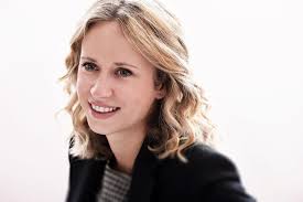 Joanna Barr's Instagram, Twitter & Facebook