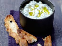 Decouvrez Notre Recette Facile Et Rapide De Tzatziki Sur Cuisine Actuelle Retrouvez Les Etapes De Preparation Des Astuces Et C Tzatziki Recette Alimentation