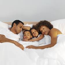 Welcher mann würde nein dazu sagen? Besser Schlafen So Lernt Ihr Kind Im Eigenen Bett Zu Schlafen Elternwissen Com