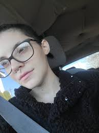 Hi im chris 23 looking for a loyal man 23-30 ONLY (plz don't add me unless  u ask)