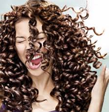 12 Consejos Sencillos Para Tratar Y Cuidar Del Cabello Rizado Seco Y Danado