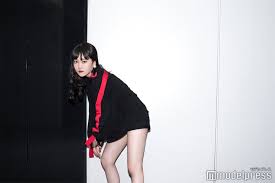 ずば抜けた歌唱力でティーンから圧倒的な人気を得ている「little glee monster(リトル グリー モンスター) 」のムードメーカー的存在の芹奈さん 。 そんな芹奈さんの顔が見る角度によってあごのしゃくれが気になると話題になっています。 ãƒªãƒˆãƒ« ã‚°ãƒªãƒ¼ ãƒ¢ãƒ³ã‚¹ã‚¿ãƒ¼ èŠ¹ é‚£ Little Glee Monster ãƒªãƒˆãƒ«ã‚°ãƒªãƒ¼ãƒ¢ãƒ³ã‚¹ã‚¿ãƒ¼ ãƒ¡ãƒ³ãƒãƒ¼ç´¹ä»‹ å¹´é½¢ã¯