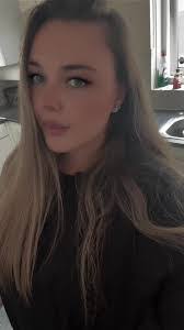 Leah Cartwright's Instagram, Twitter & Facebook