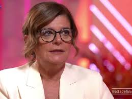 Júlia Pinheiro: “Estou muito envergonhada por Portugal: tem cidades cheias  de turistas e os seus habitantes estão na rua, a viver no carro”