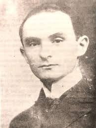 11 Portrait photographs of men with neutral background Images: PICRYL