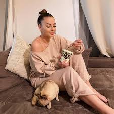 Mit ihren schmutzigen diskussionen und vulgären kommentaren Monika Bagarova S Feet Wikifeet