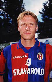 Bologna può rincorrere l'europa l'ex centravanti rossoblù, oggi d.s. Pes Miti Del Calcio View Topic Kennet Andersson 1989 2000