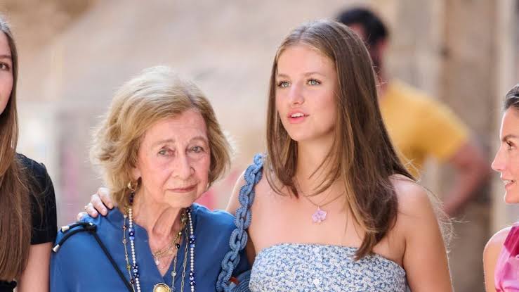 Preocupación por la salud de la reina Sofía: por qué la princesa Leonor  debió ayudarla en pleno paseo por Mallorca