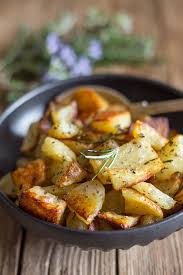 Rosemary Roasted Potatoes Are A Delicious And Easy Potato Recipe A Few Simple Ingredients Make These Roaste With Images Rosemary Roasted Potatoes Veggie Recipes Recipes