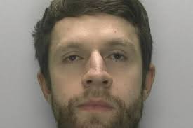 Dan cadena perpetua a exempleado de agencia británica por apuñalar a espía  de EEUU