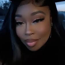 Lala Cox's Instagram, Twitter & Facebook