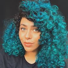 Aqui você aprende os procedimentos e também conhece ideias do cabelo cacheado colorido. Cabelo Cacheado Colorido 50 Fotos Que Vao Te Fazer Querer Colorir Ja