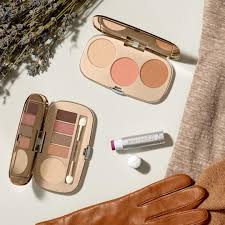 What S Always On Trend Clean Ingredients And Neutral Shades To Enhance Your Natural Beauty Jane Iredale Makeup Minerals Makeup Clean Beauty