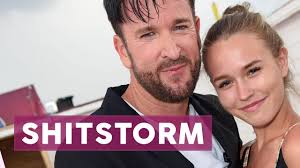 Michael wendlers freundin laura müller zeigt gerne, was sie hat. Wendler Freundin Laura Hate Wegen Minirock Foto Youtube