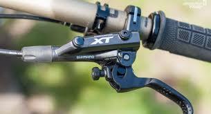 Mais les étriers de frein vélo route répondent à d'autres contraintes, tels que la réduction de poids. Fiche De Test Test Freins Shimano Xt 4 Pistons