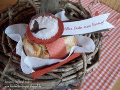 Handwerk Aus Papier Einzugsgeschenk Brot Und Salz Salz In Einem Sussen Schachtelchen Gute Idee Brot Und Salz Geschenke Sussigkeiten Geschenk