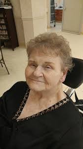 Kelly Yoakum's Instagram, Twitter & Facebook