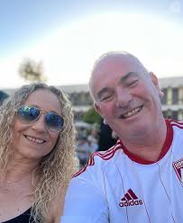 Photo : Adrian Traverso de "Mariés au premier regard" avec son épouse  Angela