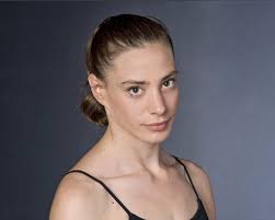 🔔 GLEDALIŠKA IGRALNICA z igralko Medea Novak v SNG Nova Gorica Sobota, 12.  1. 2019, ob 10.30 Gledališke igralnice so namenjene otrokom od 7. do 12.  leta. Temeljijo na spoznavanju različnih elementov