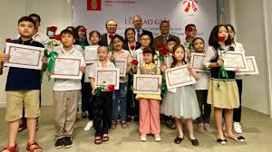 Phóng viên john bennett (bbc) tường thuật buổi họp báo sau trận đan mạch vs phần lan. Trao Giáº£i Cuá»™c Thi Váº½ Ä'an Máº¡ch Trong Máº¯t Em 2020