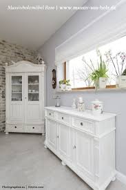 Weisse Landhausmobel In Einem Esszimmer Aus Massiv Holz Kiefer Www Massiv Aus Holz De Kiefer Mobel Sideboard Weiss Landhaus Landhaus Mobel