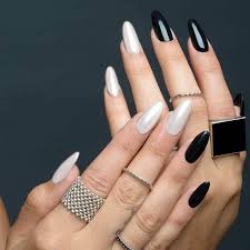 Como hacerlas, imágenes con decorados, diseños en este articulo vas a encontrar una guía super completa sobre uñas de acrílicas : Unas Negras Con Blanco Nacarado Unasnegras Decoraciondeunas Unasdecoradas Blacknails Nails Na Unas Negras Unas Negras Decoradas Unas Negras Con Blanco