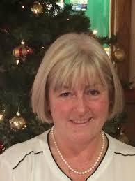 Elizabeth Davie's Instagram, Twitter & Facebook