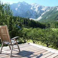 Grossartiger Bergblick Von Der Terrasse Des Bio Bauernhof Jezersko Steiner Alpen Slowenien Biobauernhof Bauernhof Hof