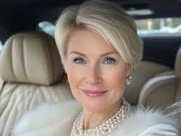 Anna Bankhead's Instagram, Twitter & Facebook