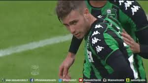 Ibra va in gol contro il tolosa e poi sfida la panchina avversaria mimando con le dita una pistola. Calcio Esultanza Football Gif Find On Gifer