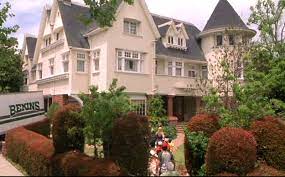 Kat von d buys the mansion from cheaper by the dozen. Inside The Real House From Cheaper By The Dozen