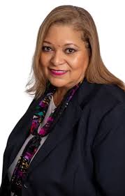 Carol Simmons's Instagram, Twitter & Facebook