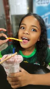 Monólogo: O dia que eu me apaixonei por um hambúrguer , Sim… eu me  apaixonei por um hambúrguer! 🍔 , (quem nunca, né? haha) , Porque até  falando de hambúrguer eu viro personagem!, Atuar é brincar de ...