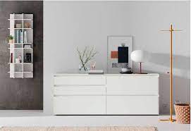 Si colocamos un espejo en la parte superior, tendremos un conjunto estupendo que se convertirá en la mejor carta de presentación para nuestra casa. Tipos De Aparadores Para Tu Salon Comedor Muebles Toscana