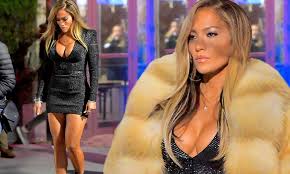 Jennifer lopez has turned up the heat on her new movie hustlers. Jennifer Lopez Oozes Sex Appeal In A Minidress And Fur Coat On Set Of Stripper Flick Hustlers