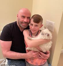 John travolta and bruce willis are sharing the screen once again. John Travolta Is Every Inch The Doting Dad As He Shares Rare Snap With Son Ben 10 Aktuelle Boulevard Nachrichten Und Fotogalerien Zu Stars Sternchen