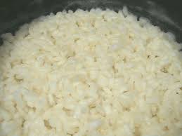 Hay 365 calorias en 100 gramos de arroz blanco, el 18% del total diario que necesitas. Cocer Arroz Blanco De Forma Facil Cocina Casera Y Facil