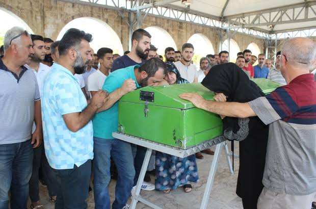 AdÄ±yamanâda bir ay Ã¶nce oÄlu cinayete kurban giden acÄ±lÄ± anne diÄer Ã§ocuÄunun da nehirde Ã¶lÃ¼ bulunmasÄ±yla yÄ±kÄ±ldÄ±. Ãlen aÄabey kardeÅinin yanÄ±na defnedildi. ile ilgili gÃ¶rsel sonucu