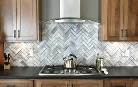 Bu örneklerden yola çıkarak fikir edinmek, fayans seçimi sağlamak ve uygulamak mümkündür. Banyolara Farkli Ve Sik Bir Hava Kazandiran Metal Fayans Modelleri