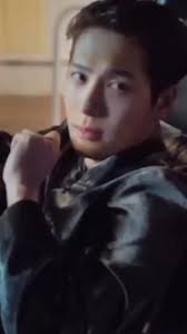 ฉันไม่ได้คลั่งรักแต่รักมืไว้ให้ฉันคลั่งเธอ