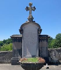 File:Tombe de la famille Convert au cimetière de Meximieux.jpg - Wikimedia  Commons
