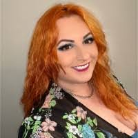 Libby Currier's Instagram, Twitter & Facebook