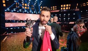 Le clip fera office de générique de fin au long métrage emmené par léa seydoux et vincent cassel. Mehdi Ayachi Le 1er Tunisien A Remporter The Voice Grace Au Vote Du Public Arabe Video Tekiano Tek N Kult