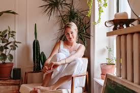 September 1, 1985 (age 35) los angeles, california, u.s. Alison Roman On Her Career Face Oils And Into The Gloss