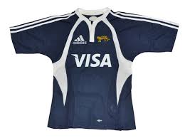 A gola é redonda na cor branca e as três listras que percorrem os ombros, azuis celestes. Los Pumas Argentina Rugby Jersey Uar Rugby Shirt Adidas Xs Camiseta Blue For Sale Online