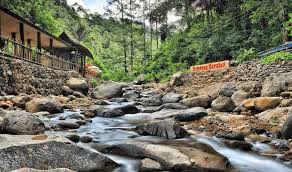 Berbagi pengalaman mengunjungi lokasi wisata sehingga pembaca akan tertarik untuk ikut mengunjungi lokasi wisata yang bersangkutan. 10 Tempat Wisata Di Sumedang Ini Wajib Anda Kunjungi Nih