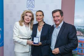 Η μαριαννα και η αγαπη τησ για τα παιδια. Episkepsh Toy Dhmarxoy A8hnaiwn Sthn Ogkologikh Monada Paidwn Marianna B Bardinogiannh Elpida