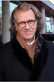 Andre Riley, his orchestra, backup singers and dancers bring such  joy!!😊🌸🌿🌷